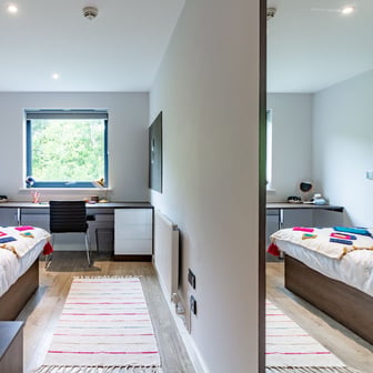 En Suite - Image 4